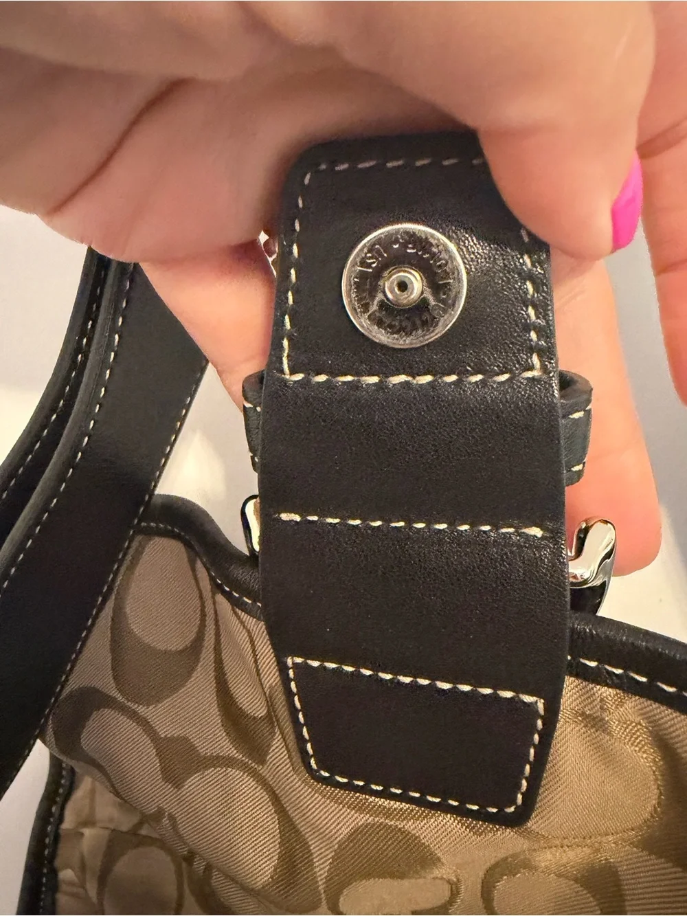 Coach SoHo 9480 Classic Black Leather Shoulder Bag with Buckle Accent Vintage
